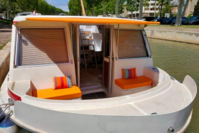 Charming barge with terrace